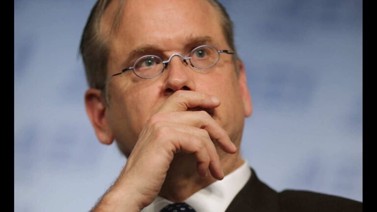 Leaked Emails: Establishment HATES Larry Lessig