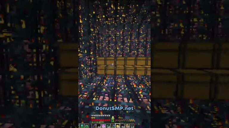 RAIDING A HACKERS BASE ON DONUTSMP #donutsmp #drdonut #crystal #minecraft #minecraftshorts