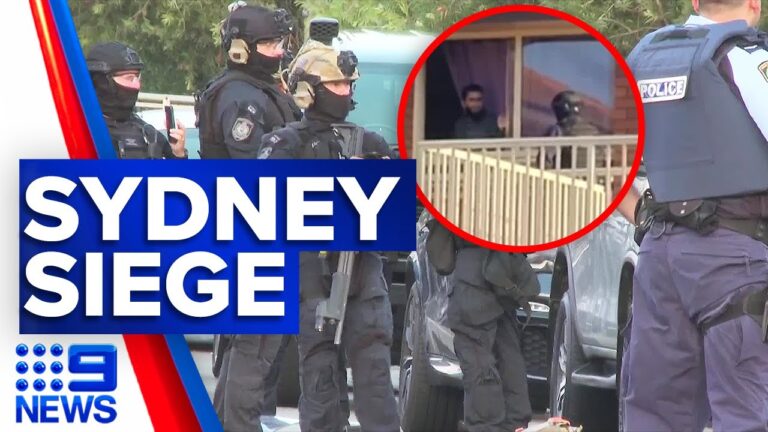 Man arrested after allegedly barricading himself inside Sydney apartment | 9 News Australia
